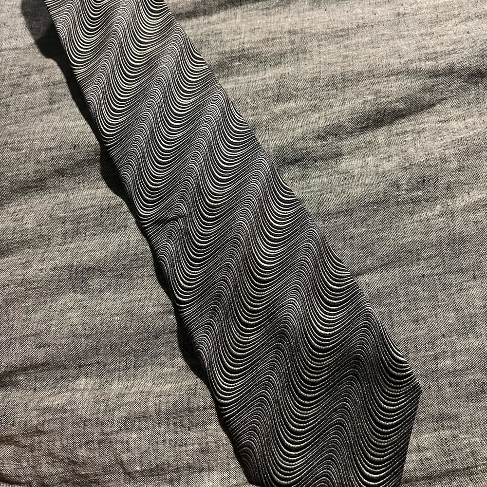 Black and White Wave Pattern Tie